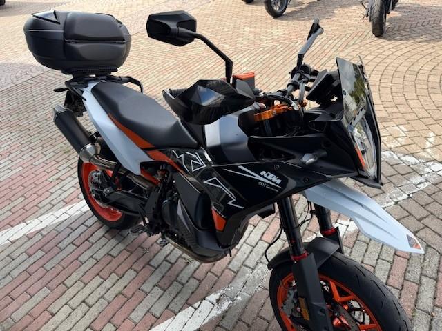 890 SMT