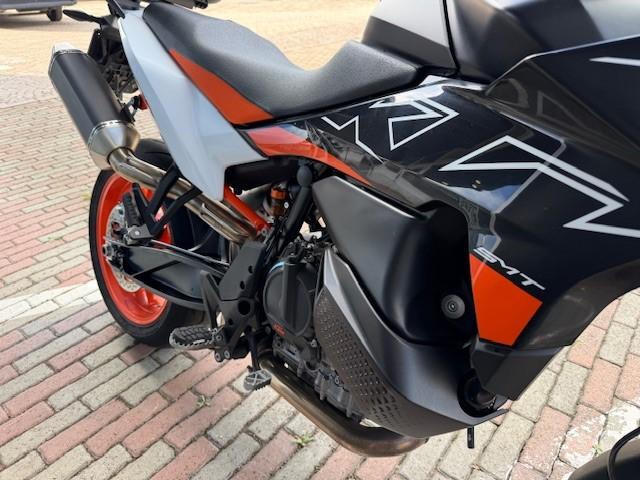 890 SMT