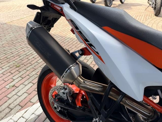 890 SMT