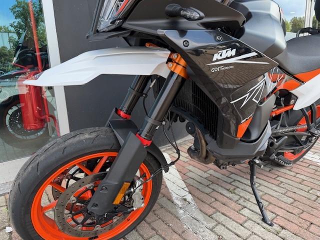 890 SMT
