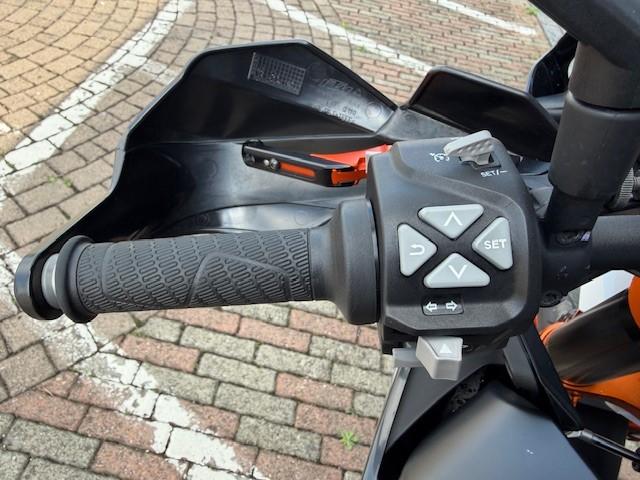 890 SMT