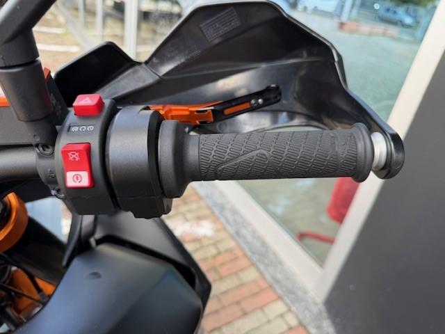 890 SMT