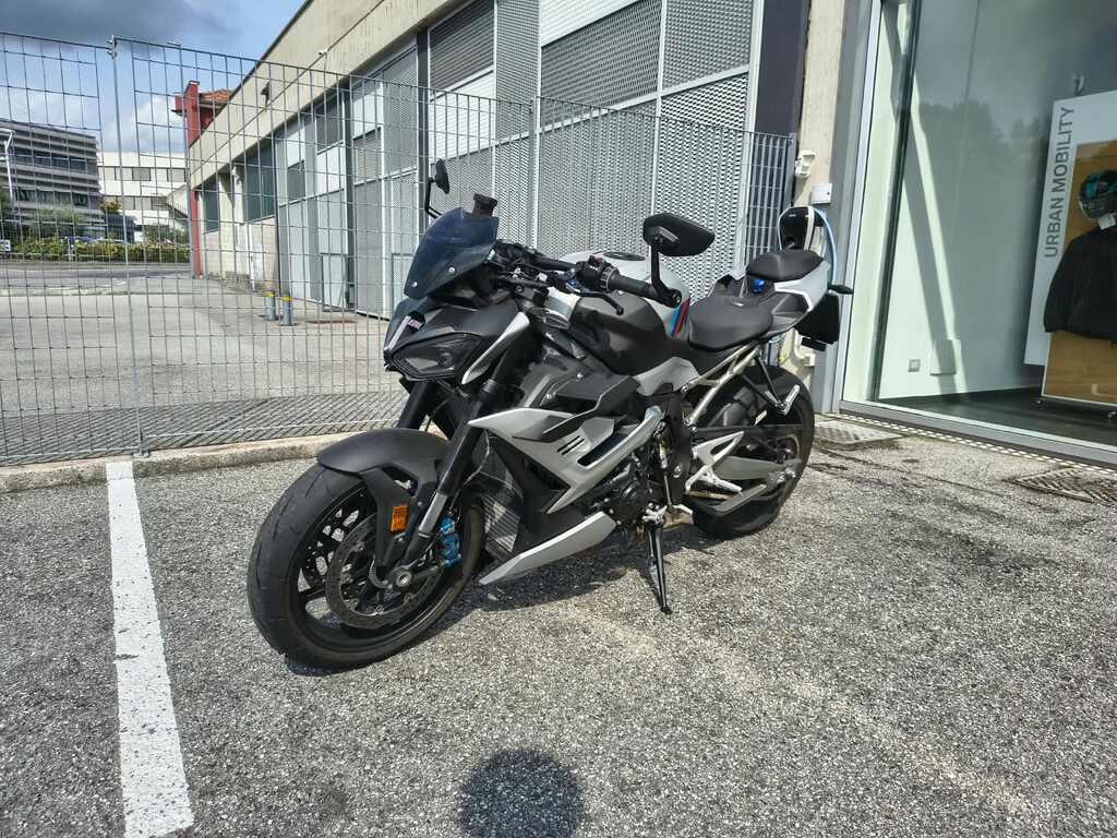 M 1000 R