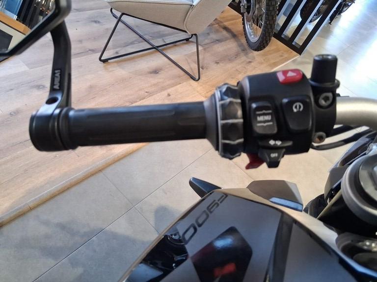 F 900 R