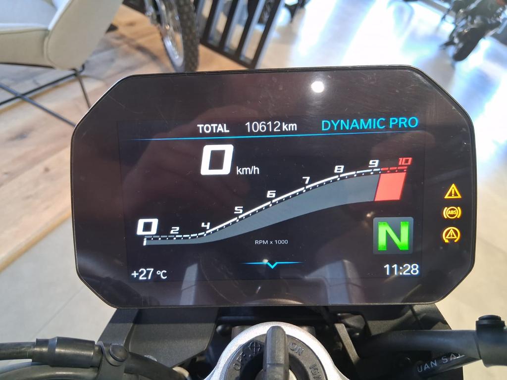 F 900 R