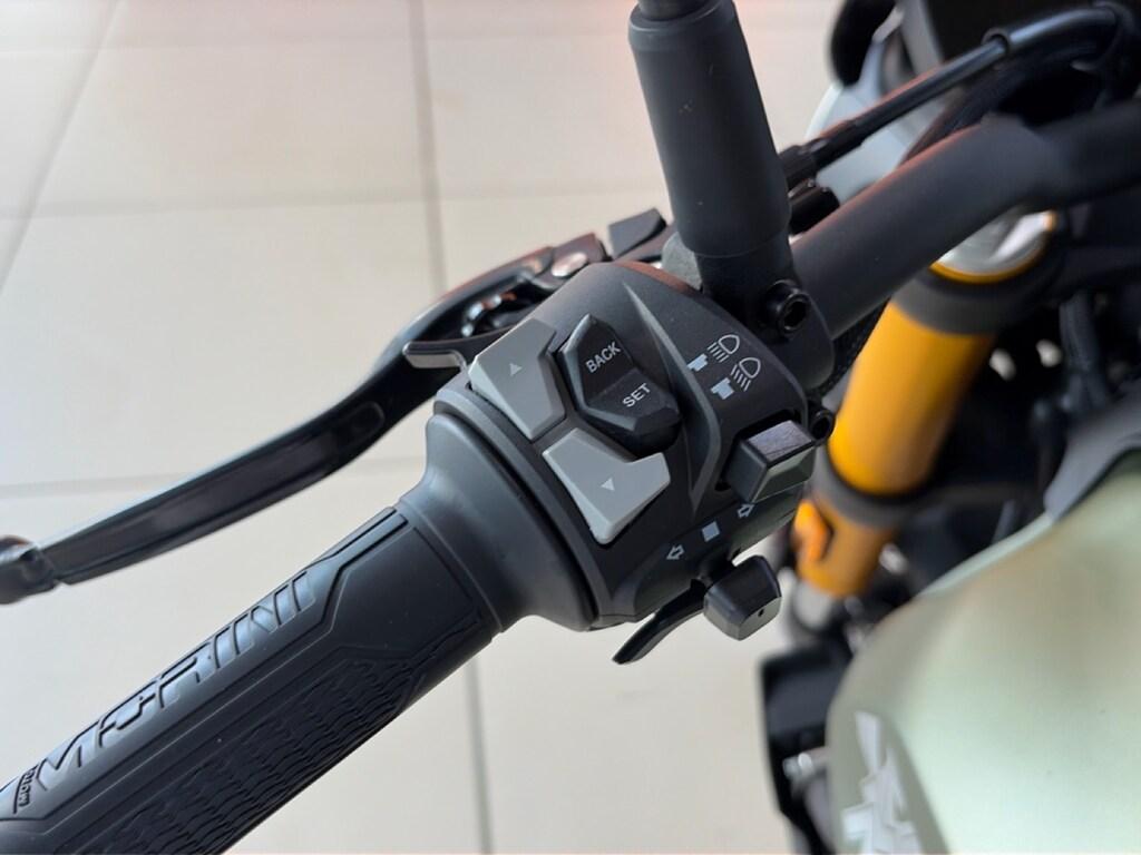 SEIEMMEZZO SCR 650