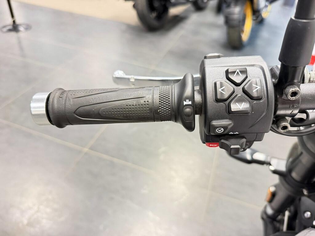 SPEED TWIN 900