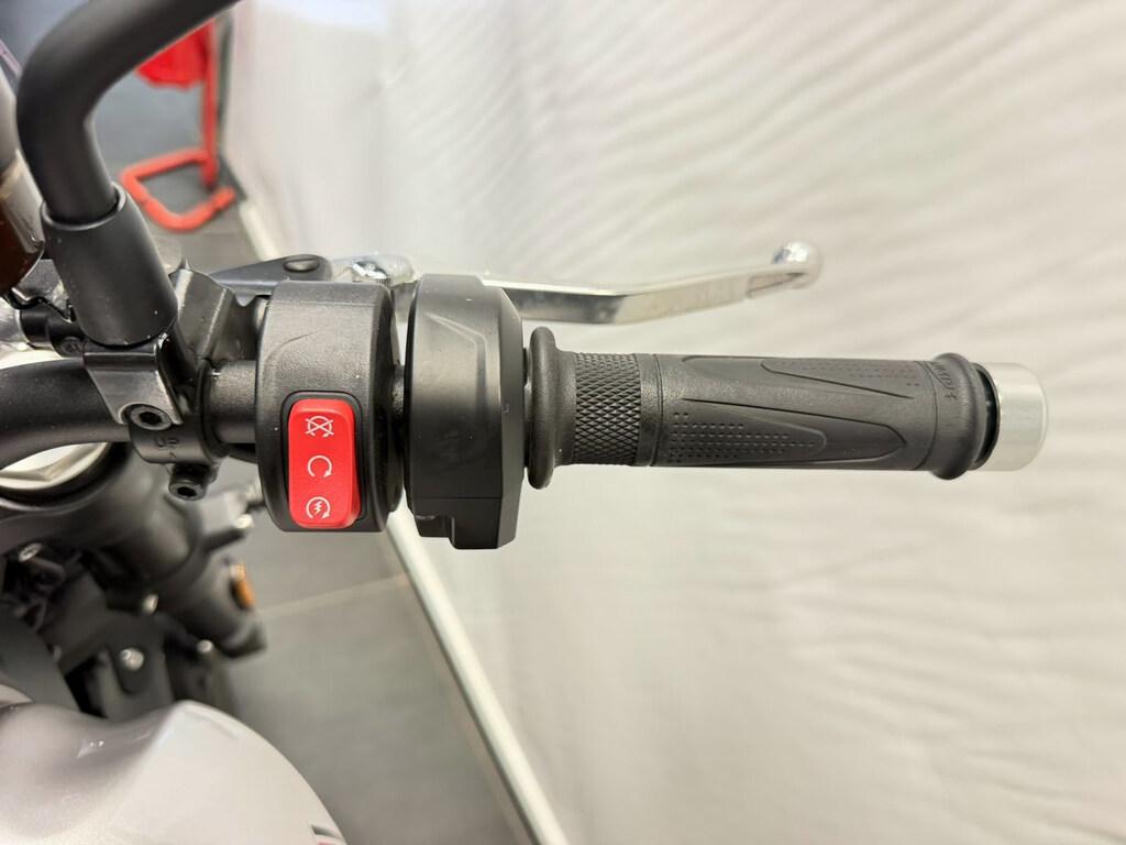 SPEED TWIN 900