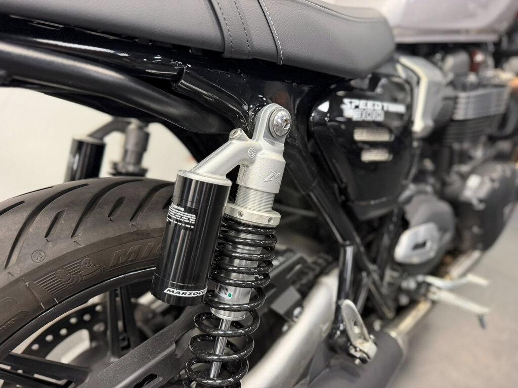 SPEED TWIN 900