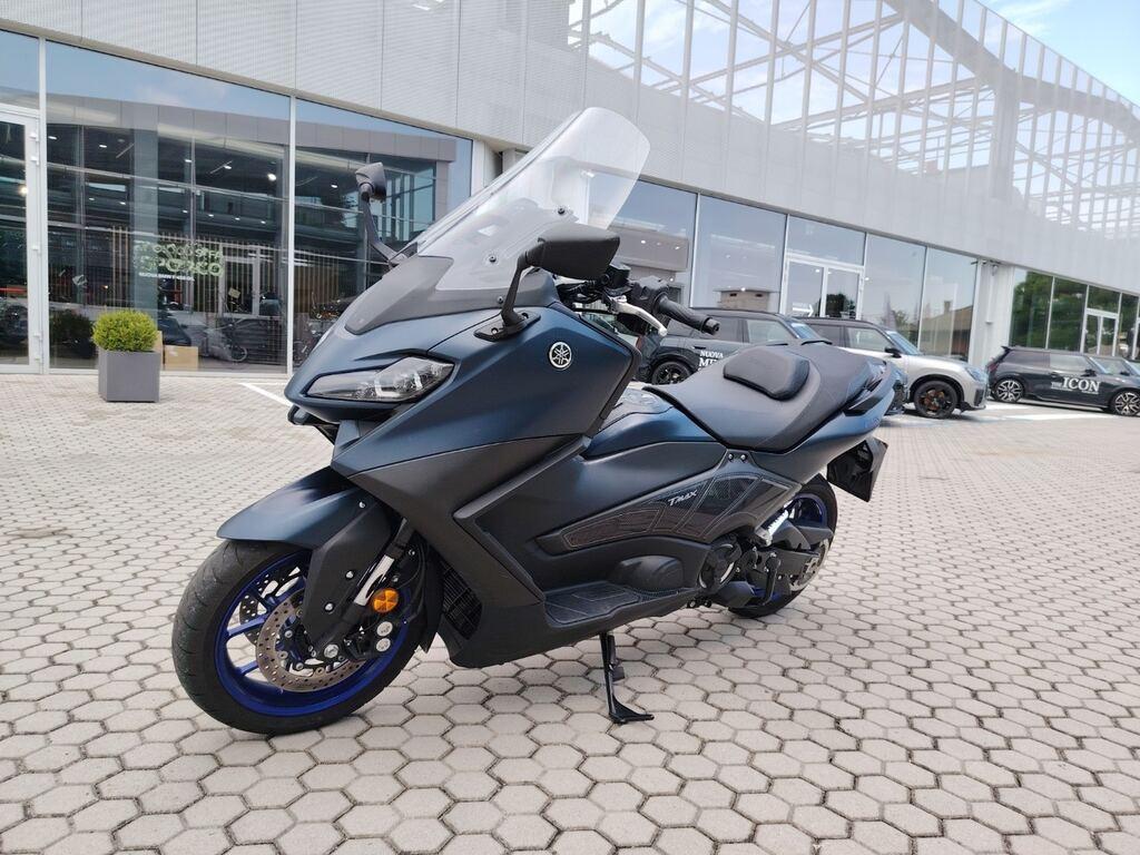 T-MAX 560