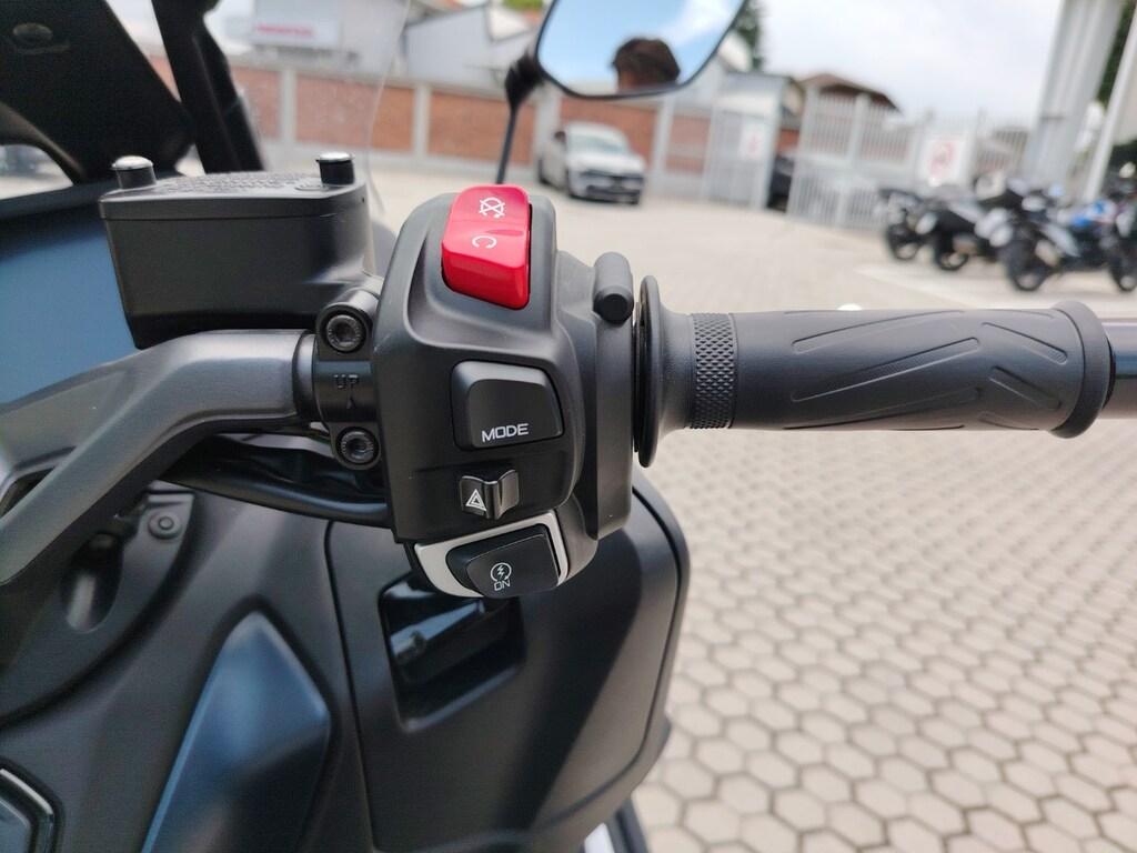 T-MAX 560