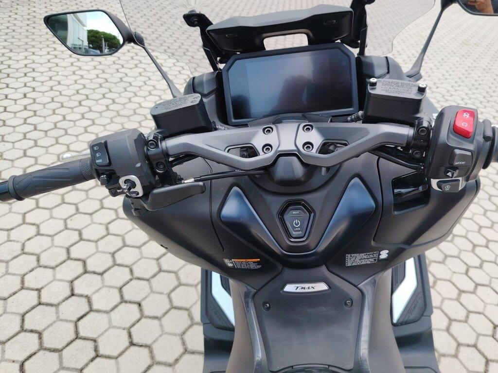 T-MAX 560