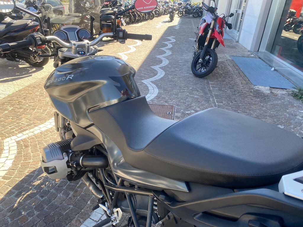 R 1200 R