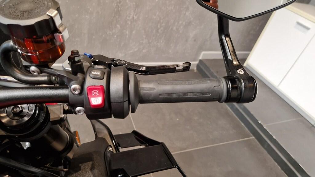 M 1000 R
