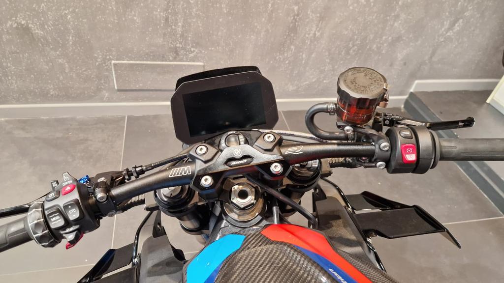 M 1000 R