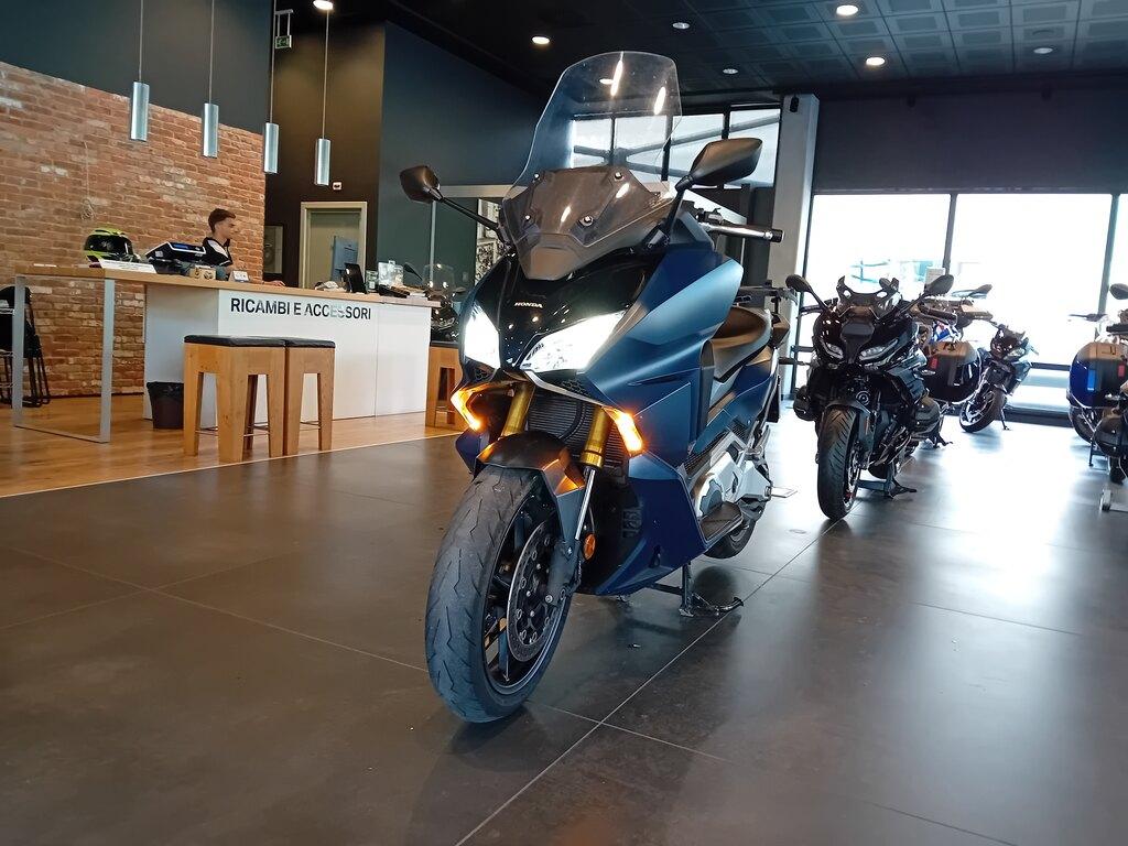 FORZA 750