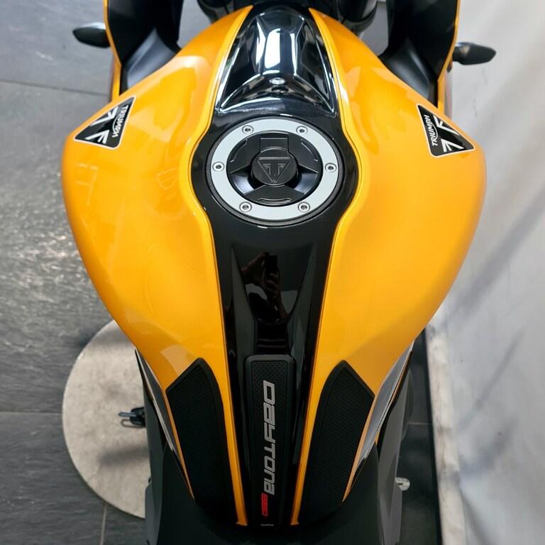 DAYTONA 660