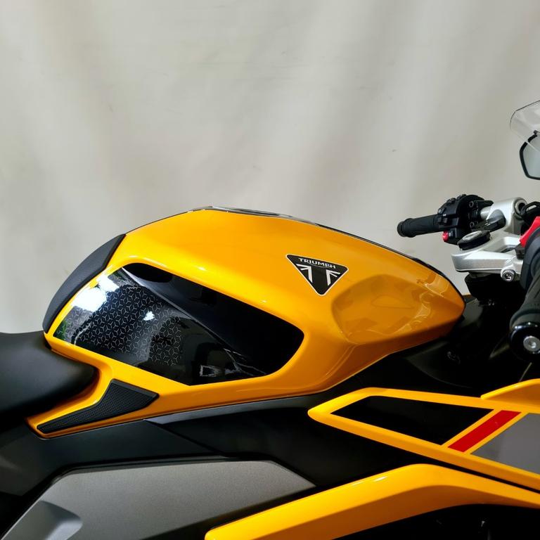 DAYTONA 660