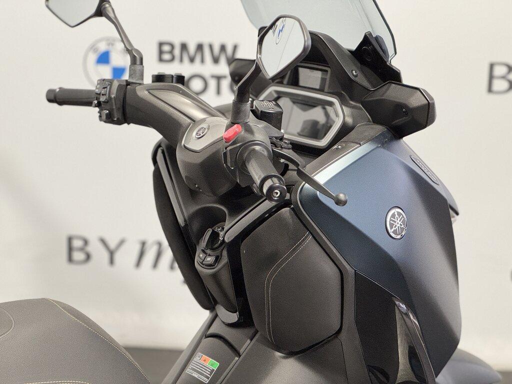 X-MAX 300