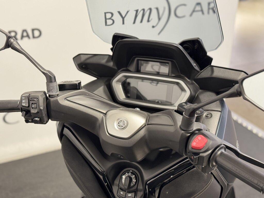X-MAX 300