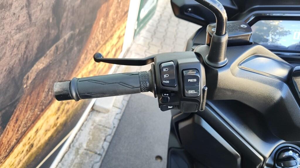 X-MAX 300