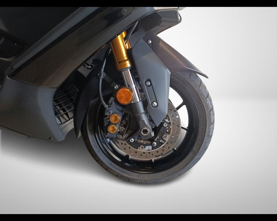 T-MAX 560