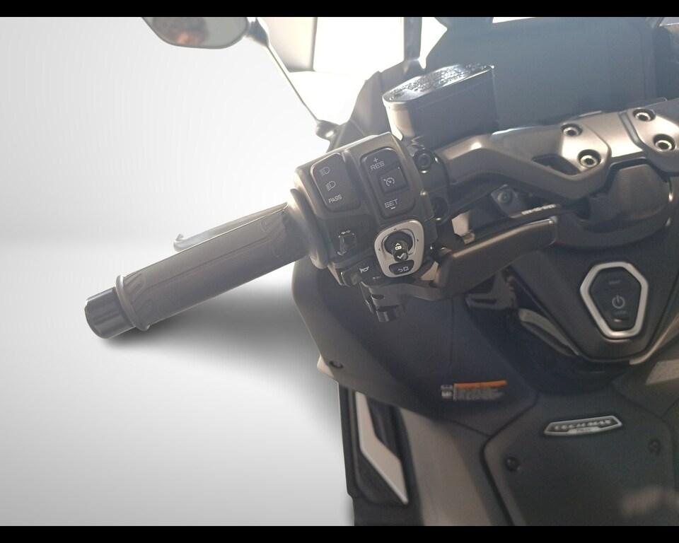 T-MAX 560