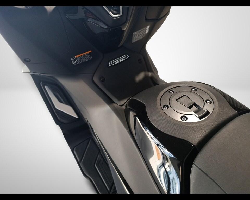 T-MAX 560