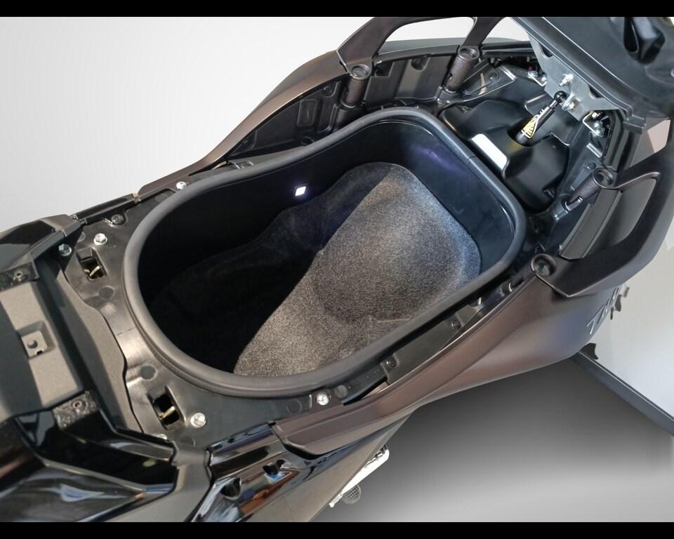 T-MAX 560
