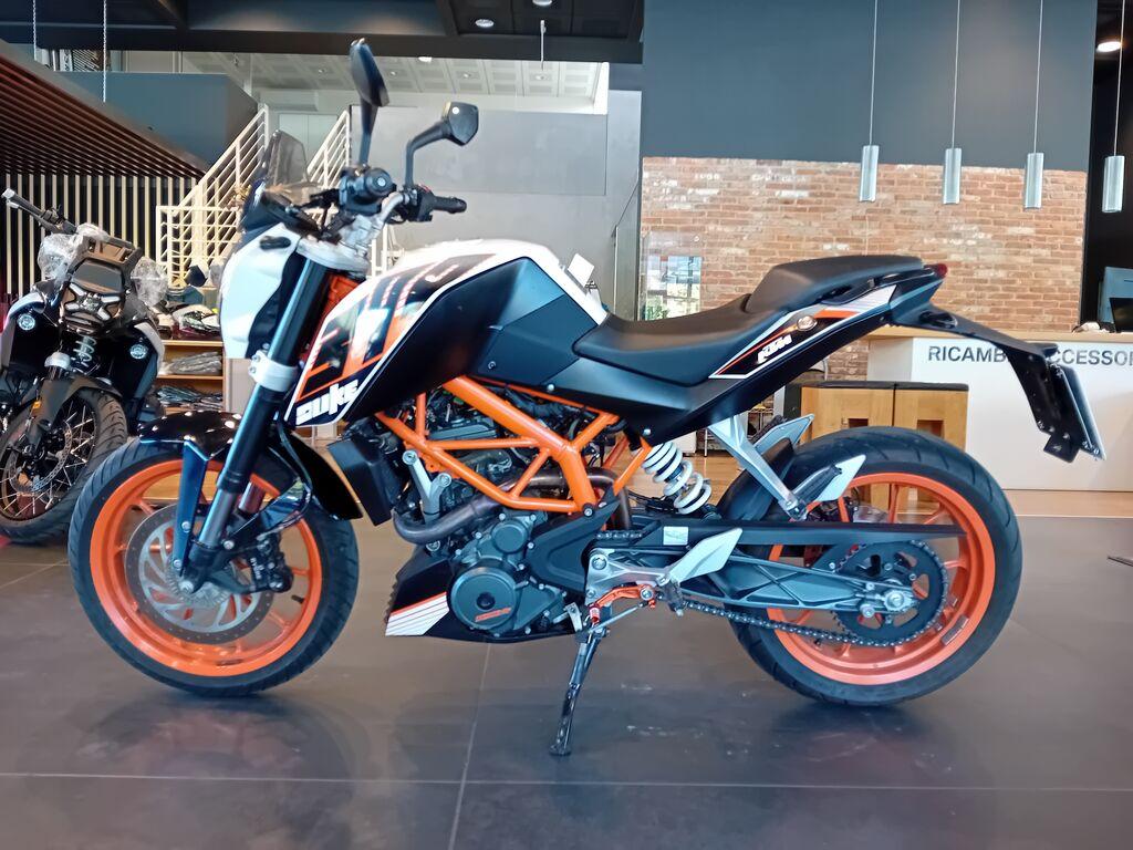 390 DUKE