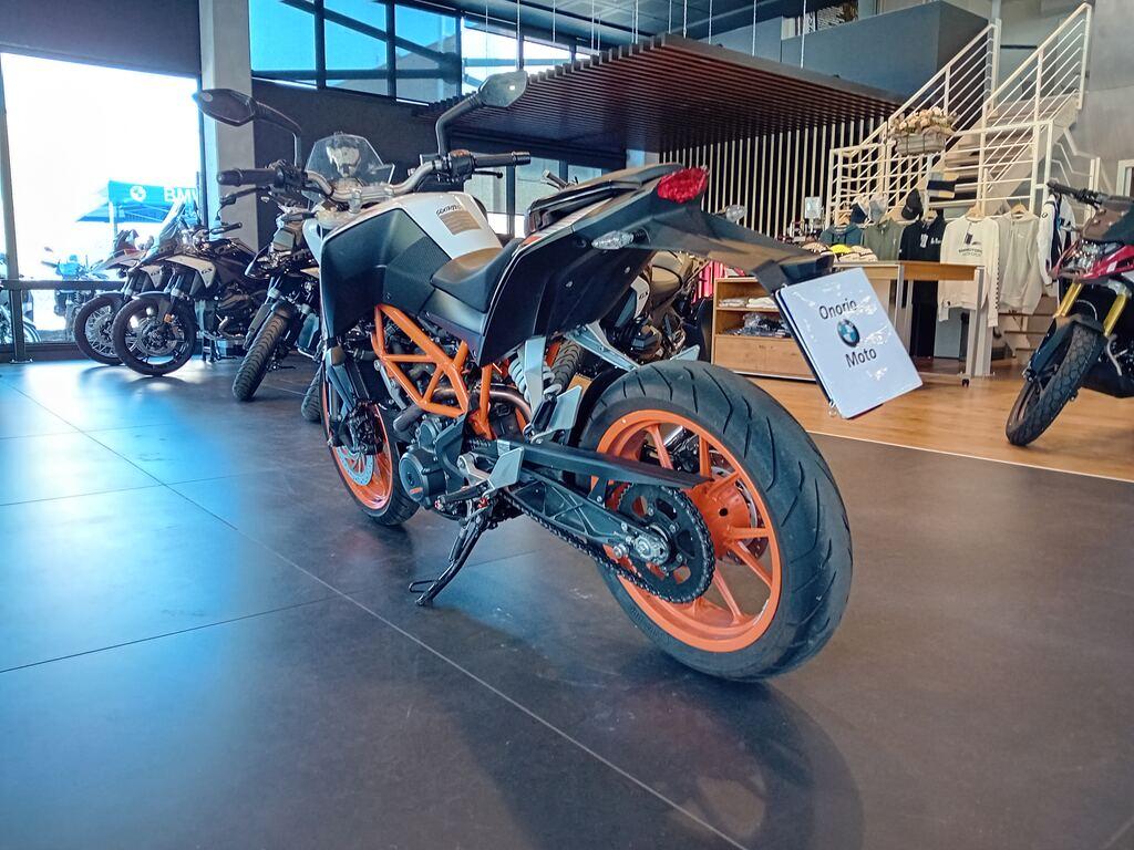 390 DUKE