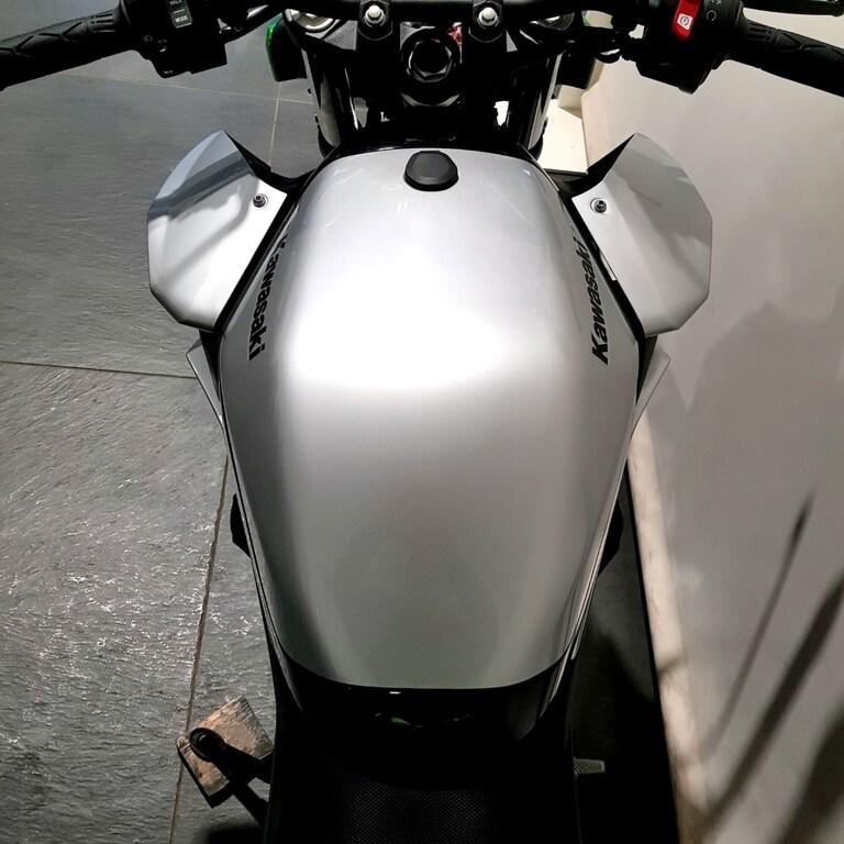 Z E 1