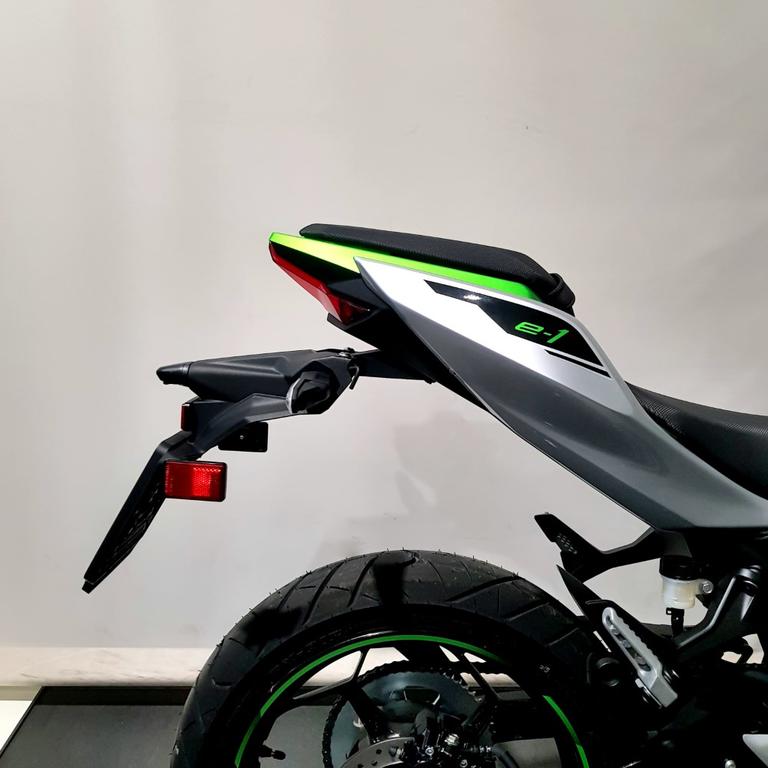 Z E 1