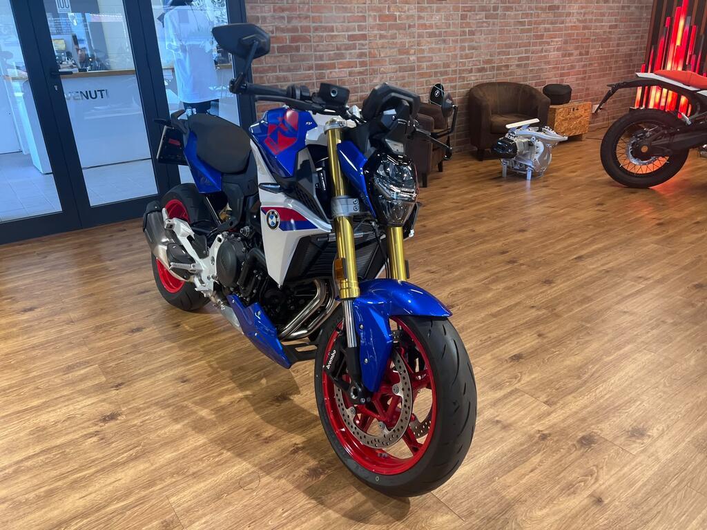F 900 R