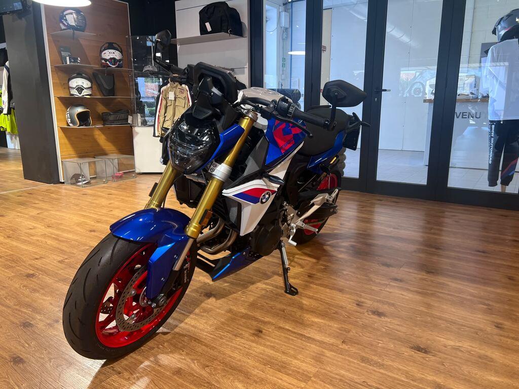 F 900 R