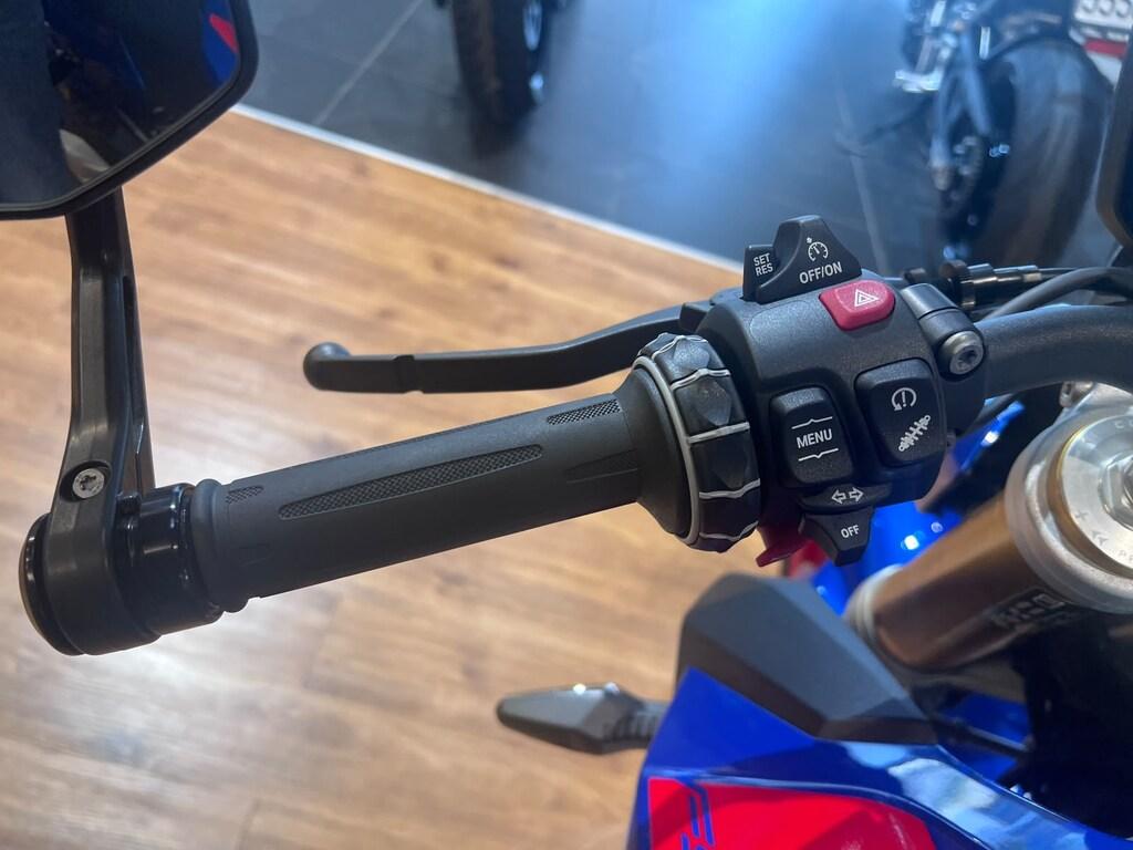 F 900 R