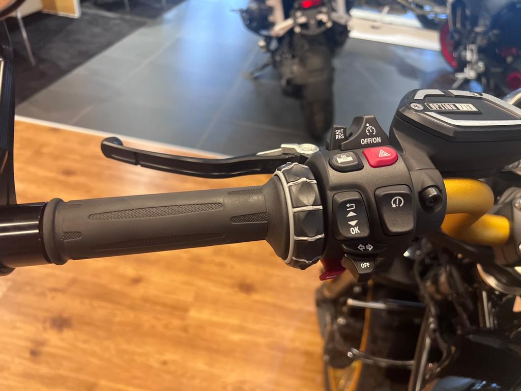 R 12