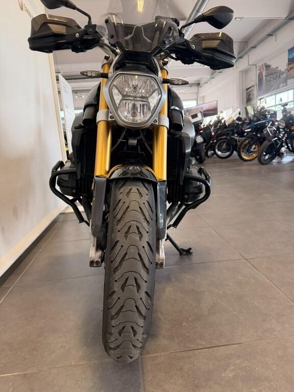 R 1200 R