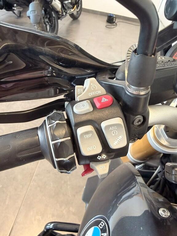 R 1200 R