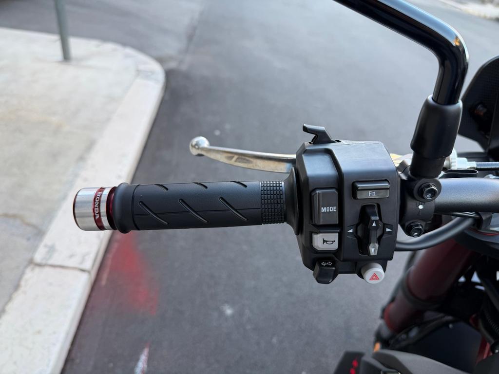 HORNET 750