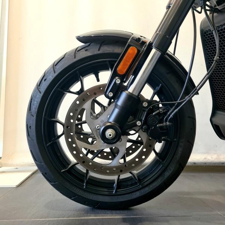 STREET ROD 750