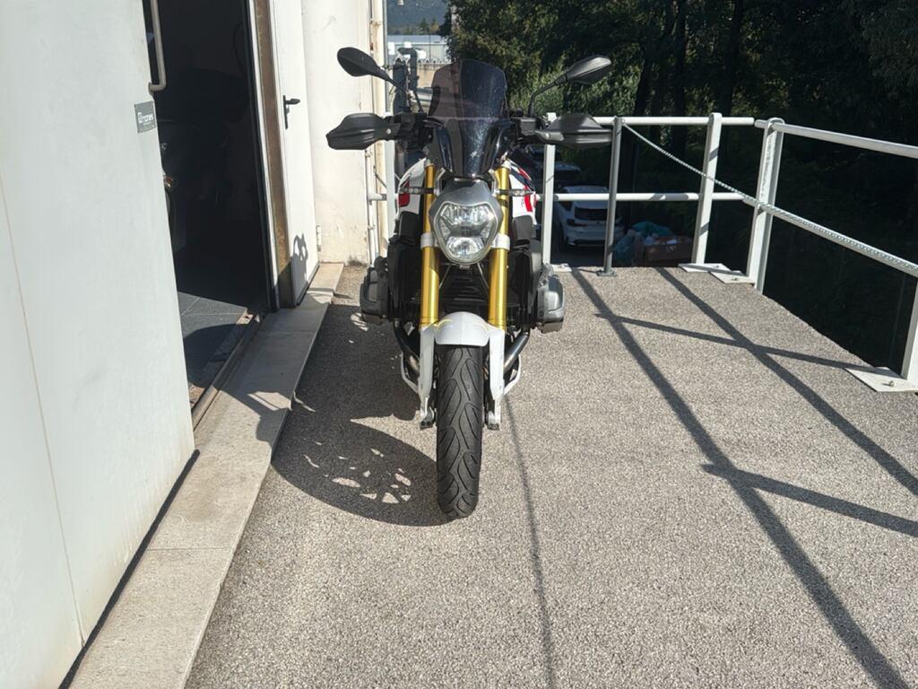 R 1200 R