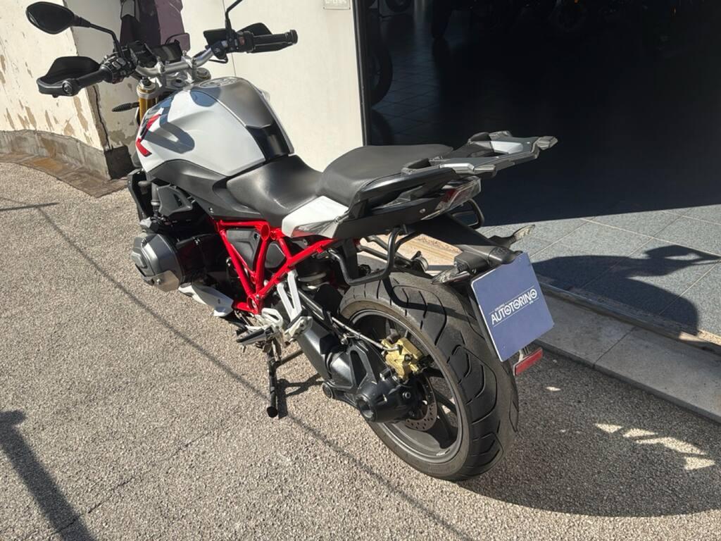 R 1200 R