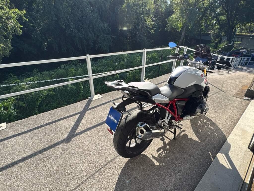 R 1200 R