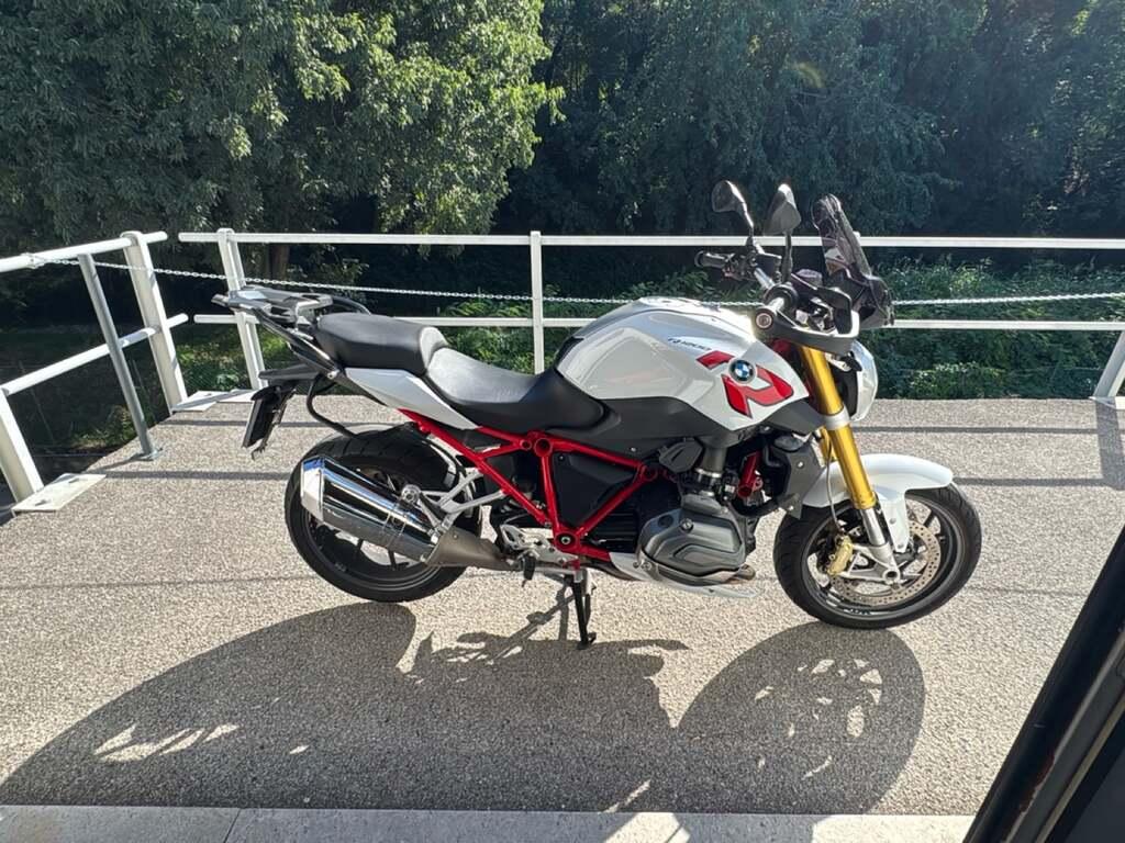 R 1200 R
