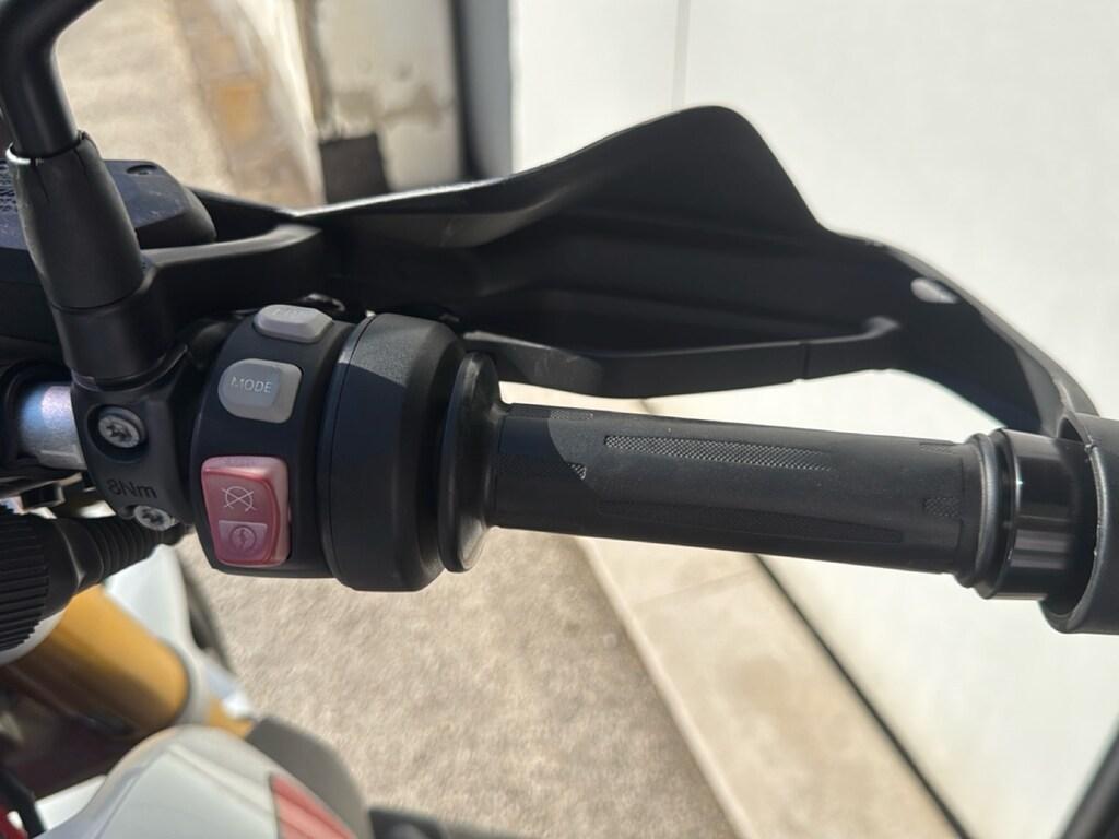 R 1200 R