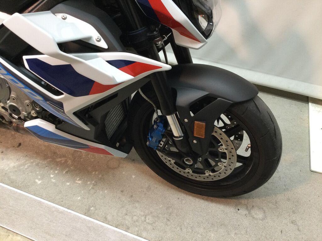 M 1000 R