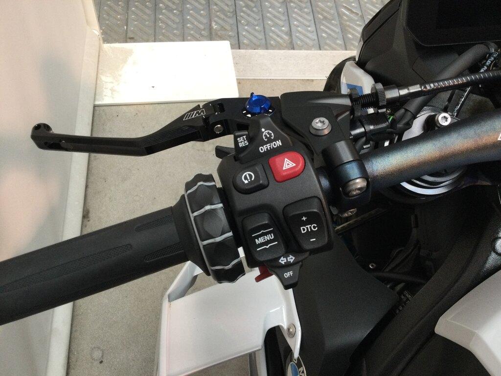 M 1000 R