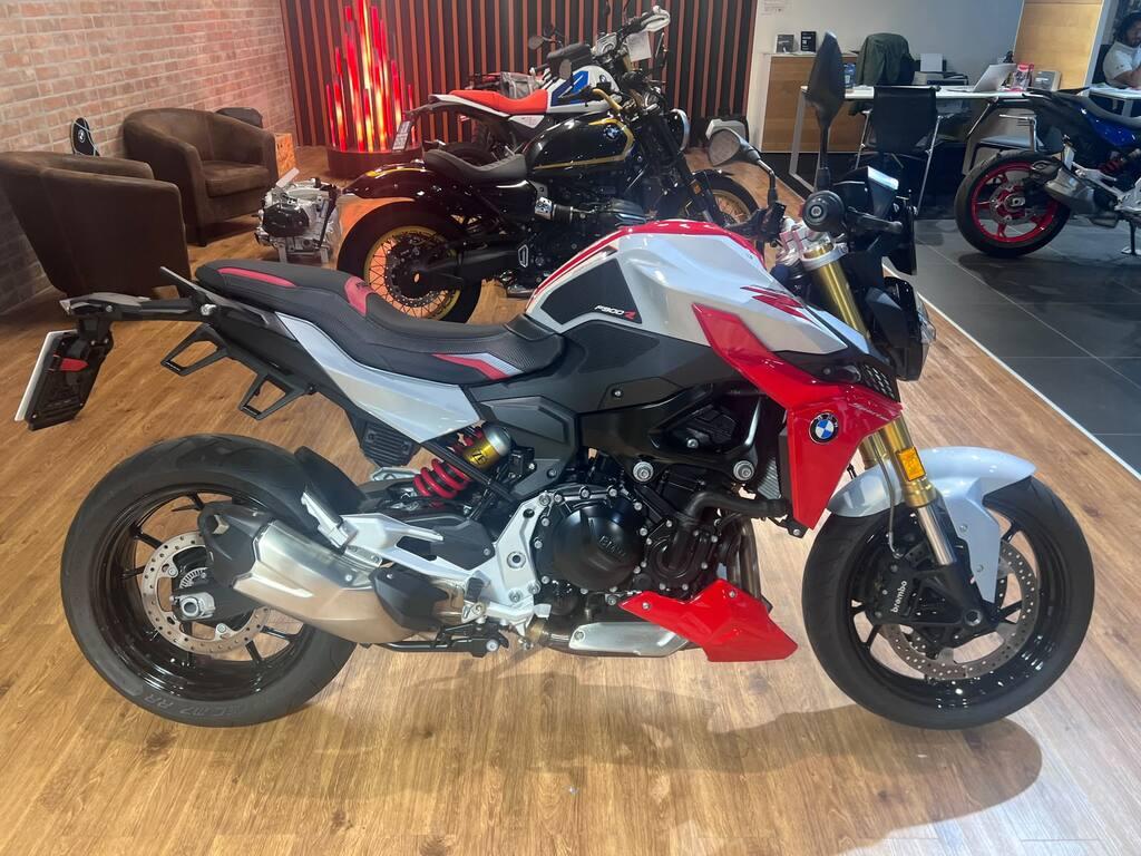 F 900 R