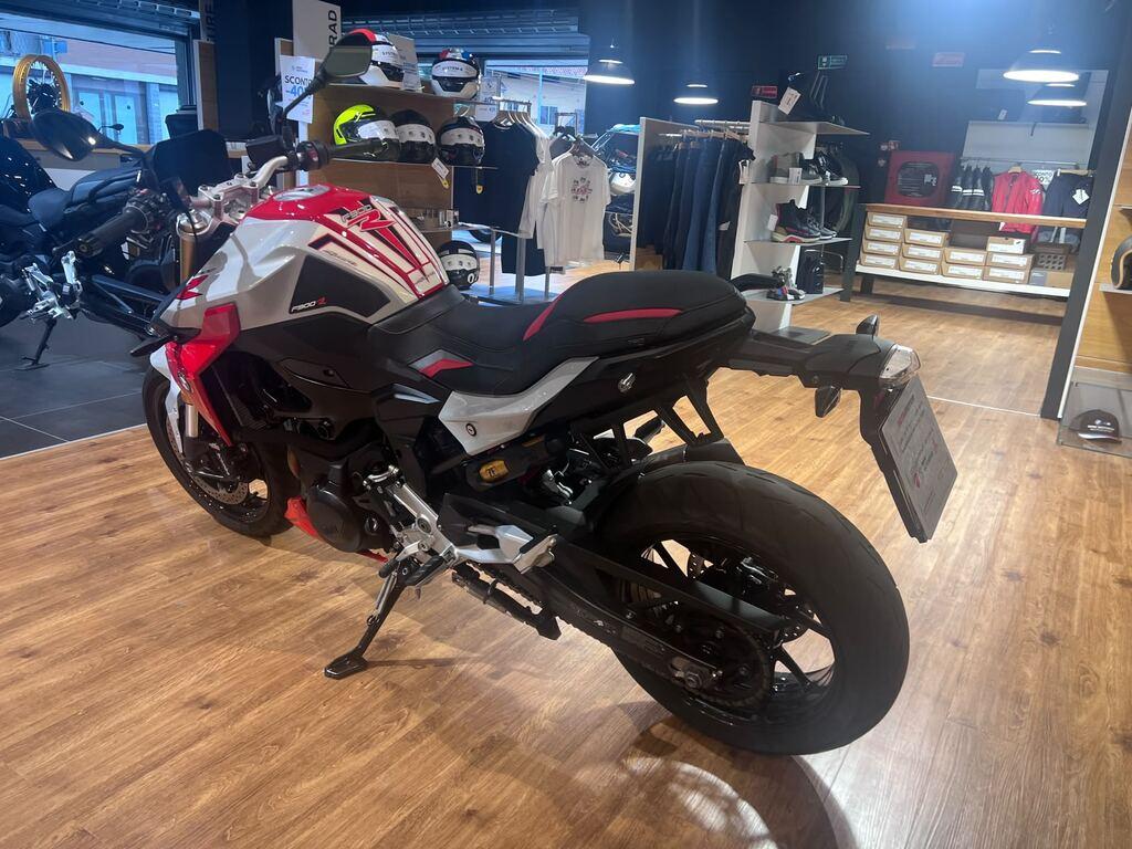 F 900 R